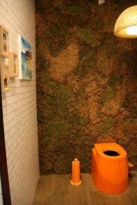 nowato · Trockentoilette ECODOMEO in einer Gaststätte - Modell NEODYME