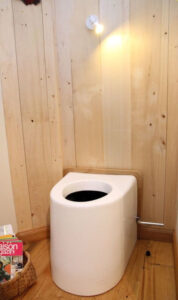 nowato · Trocken-Trenntoilette ECODOMEO in Tinyhaus - Modell NEODYME