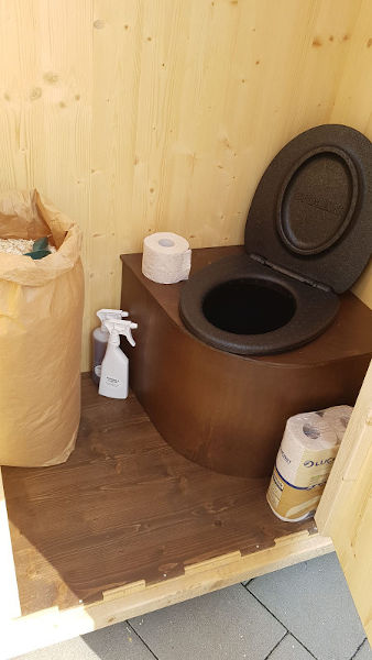 nowato Komposttoilette Heide - Innenansicht - Papiertasche für den Einstreu
