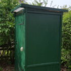 nowato Komposttoilette WIESE in einem Garten, Hessen – Kundenfoto – Seitenansicht