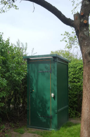 nowato Komposttoilette WIESE in einem Garten, Hessen - compost toilet in a garden. Autonomous sanitation