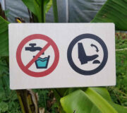 nowato Schild "Kein Trinkwasser · Fußpumpe" auf 12mm starke Balsa-Sperrholzplatte (BANOVA), ohne Weißdruck - hochwertiger Plattendirektdruck