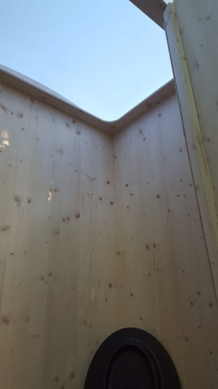 nowato Komposttoilette Modell 'Heide' · Detail Dach Innenansicht
