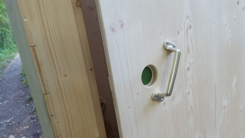 nowato Komposttoilette 'Heide' · Schiebeschloss mit Aussenanzeige "frei" / "besetzt"