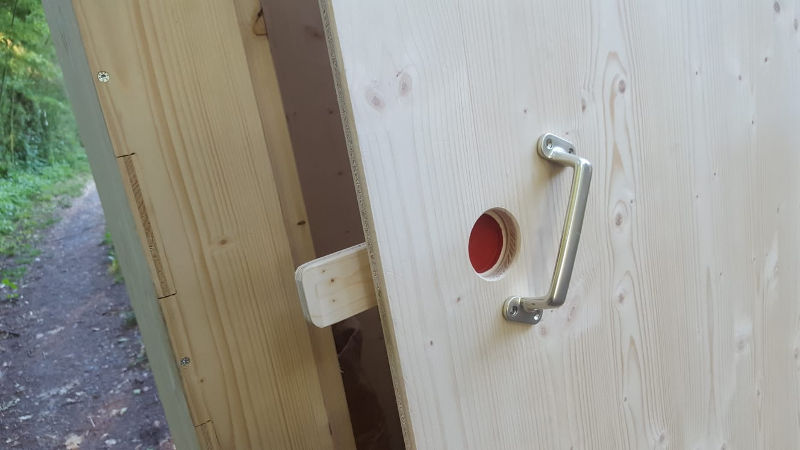 nowato Komposttoilette 'Heide' · Schiebeschloss mit Aussenanzeige "frei" / "besetzt"