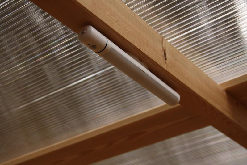 nowato barrierefreie Komposttoilette Modell Wald 80L. Detail optionale LED-Lampe mit Bewegungsmelder