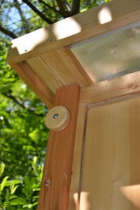 online Shop - nowato - Toilette WIESE - Kundenfoto Oberusel - Detail: Spezielle Schraube