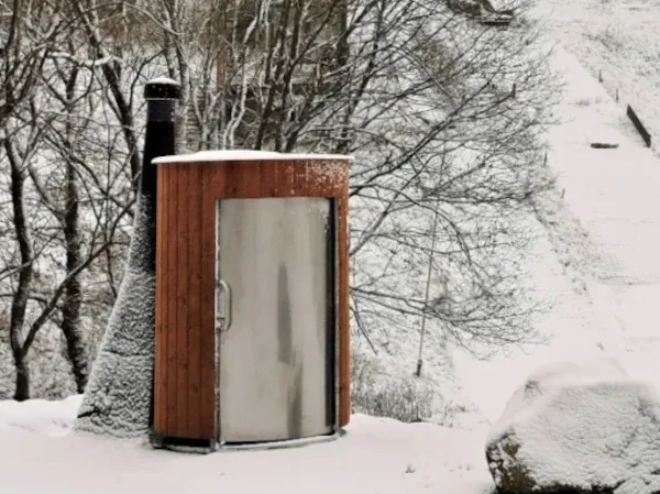 KAZUBA KL2 Kabine unter Schnee, hält niedrige Temperaturen und Schnee aus