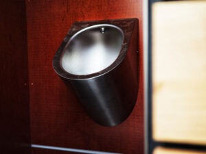 Toilettenanlage MODO: wasserloses Urinal aus Edelstahl