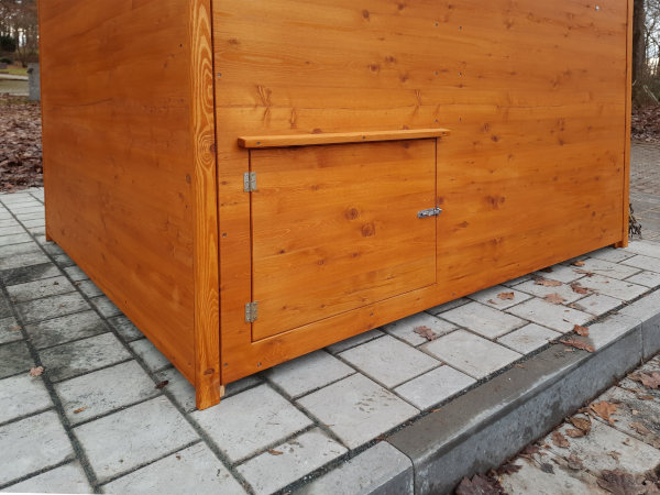 Toilette WALD-barrierefrei 80L – Detail optionaler Wartungsklappe