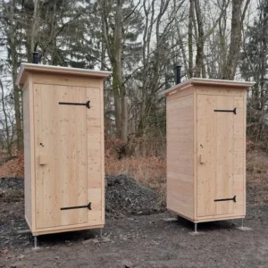 Toilette WALD-Biolan auf Stützen, Toilettenkabine aus Lärche
