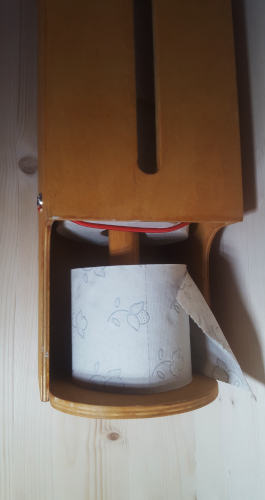 Toilettenpapierspender 5 Rollen, aus Fichte massiv mit Holzbehandlung. Öffnung oben, abschließbar.