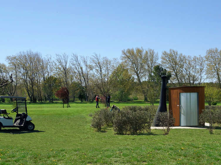 Kazuba KL2 barrierefrei - Trockentoilette auf einem Golfplatz