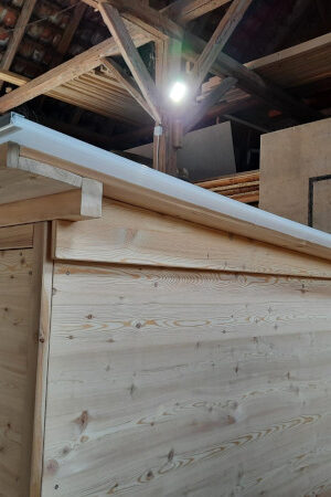 Vogelschutzblende aus Holz, Toilettenhäuschen WALD-Barrierefrei - 2 Seitenansicht